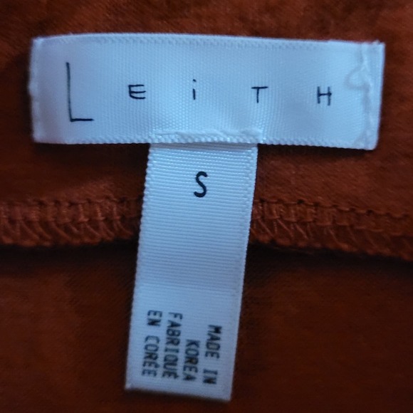 Leith Burnt Orange Sleeveless Shirred Mock Neck Blouse - Picture 9 of 9